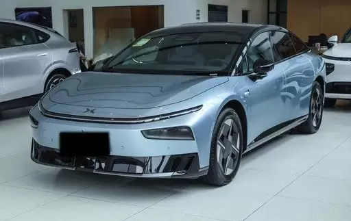 Jauna PHEV kupejas priekšpuse