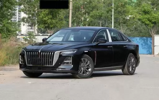 Jauns luksusa sedans sānskats